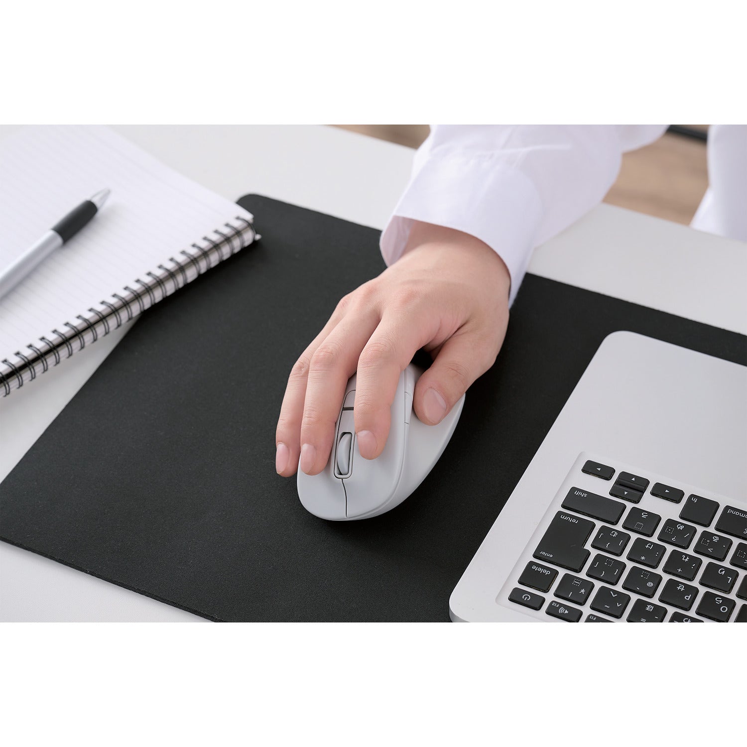 working view | right handed computer mouse with bluetooth connection