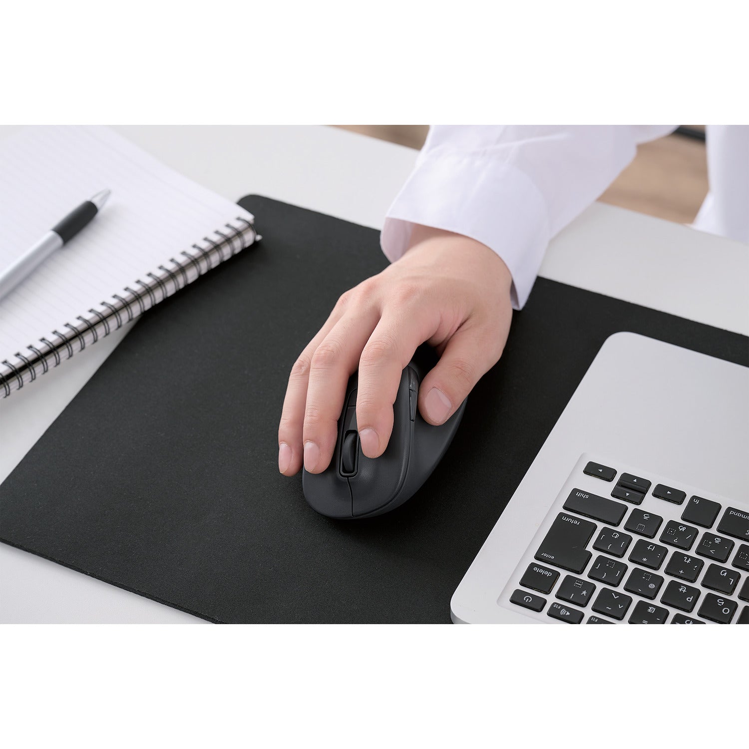 black ergonomic computer mouse for pc and mac os