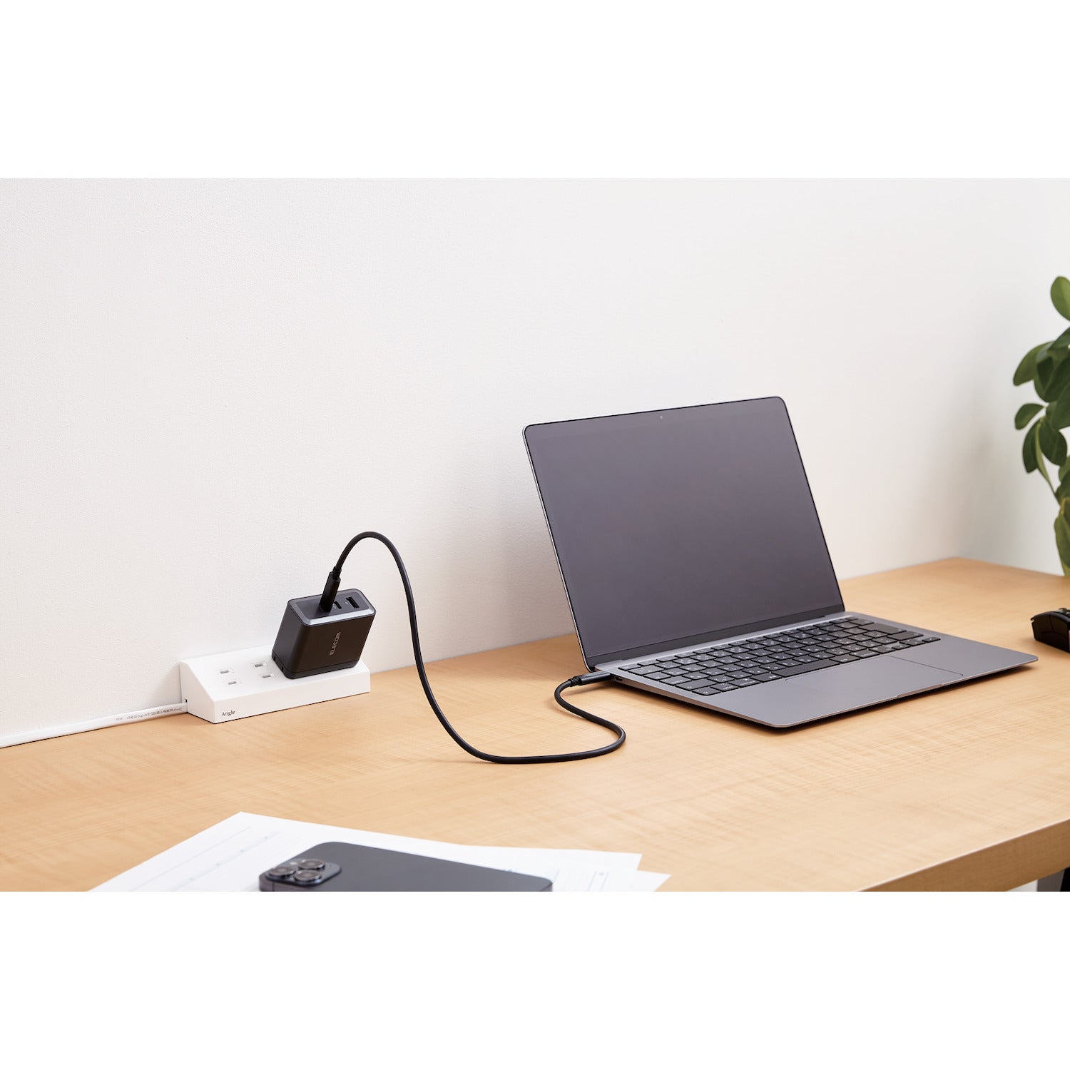 GaNII charger for travel with max output of 100W - perfect charger for students - 100w usb c charger