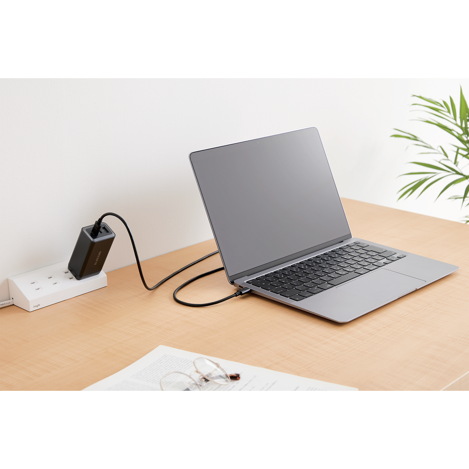 super fast charger for USB C laptops and mac books - GaNII technology and 120W output