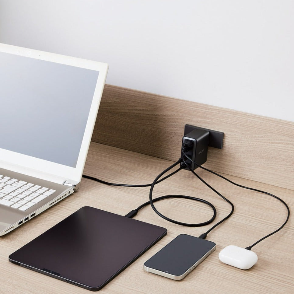 the ultimate travel charger for charging up to 3 devices at once - max output 150W - with GaNII technology for super fast charging apple macbook pro charger