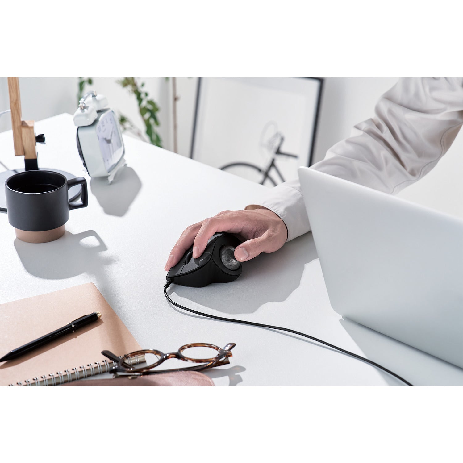 black computer mouse with roller ball | trackball mouse | ant carpal tunnel mouse | wired trackball mouse