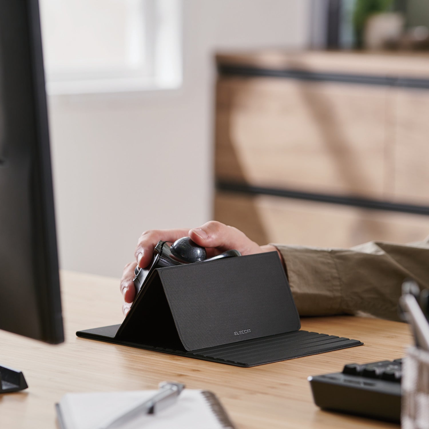 Folding Flip Pad for Trackball Mouse