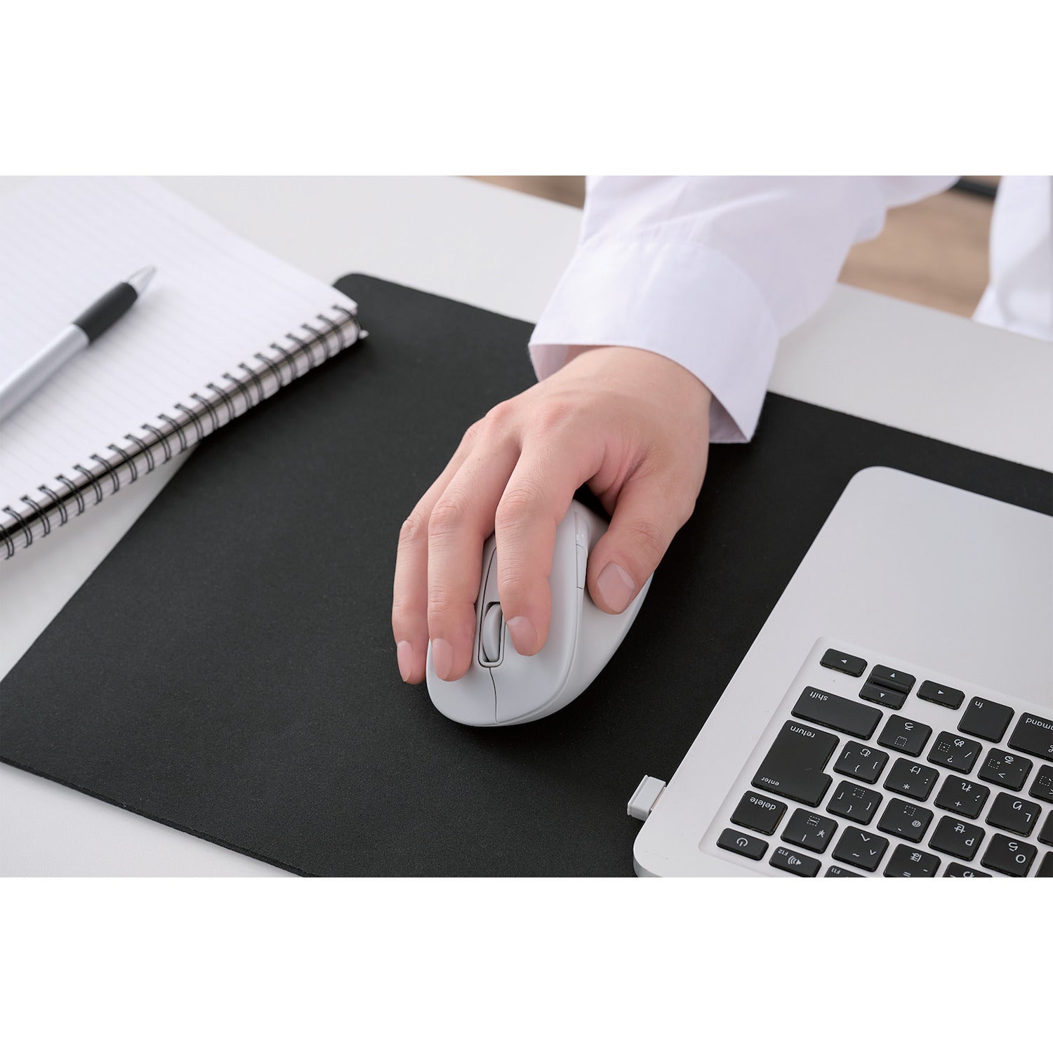 white rechargeable computer mouse