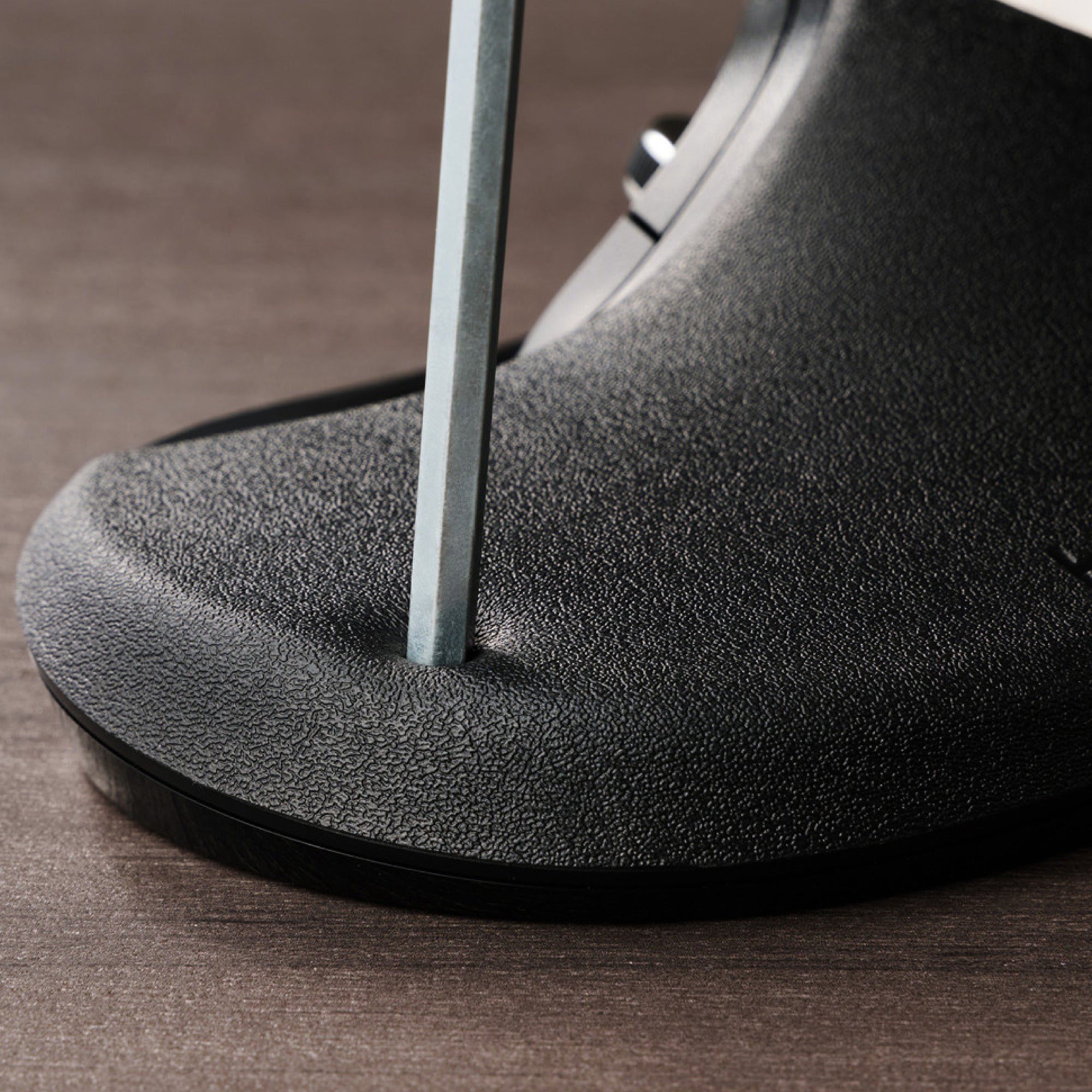 HUGE PLUS mouse base showing textured palm rest with stand inserted