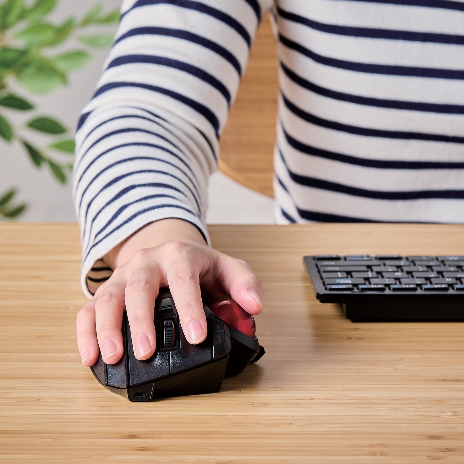 Using Black EX-G PRO Trackball Red Ball next to keyboard on a table | Elecom Wireless Trackball mouse
