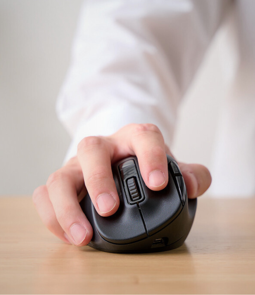 hand on top of black ergonomic mouse